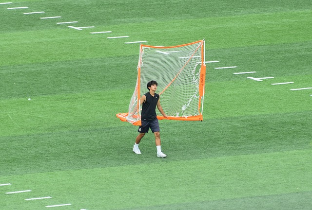 杭州女足举行环西湖徒步活动，全程八公里